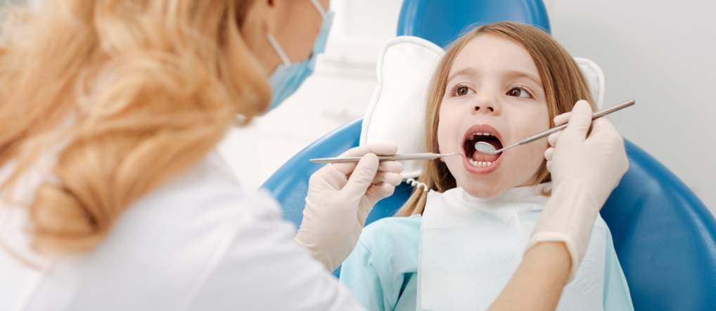 Нужно ли лечить молочные зубы у детей
